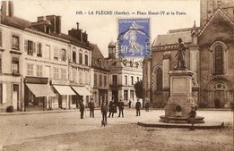 La Flèche - n°142 Place Henri-IV et la Poste
